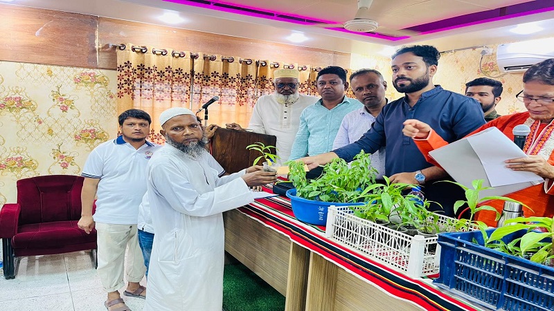 দেবিদ্বারে ক্যান্সার রোগীদের পাশে জনকল্যাণ পরিষদ,গাছ বিতরণ ও ৪০ জনকে আর্থিক সহায়তা প্রদান